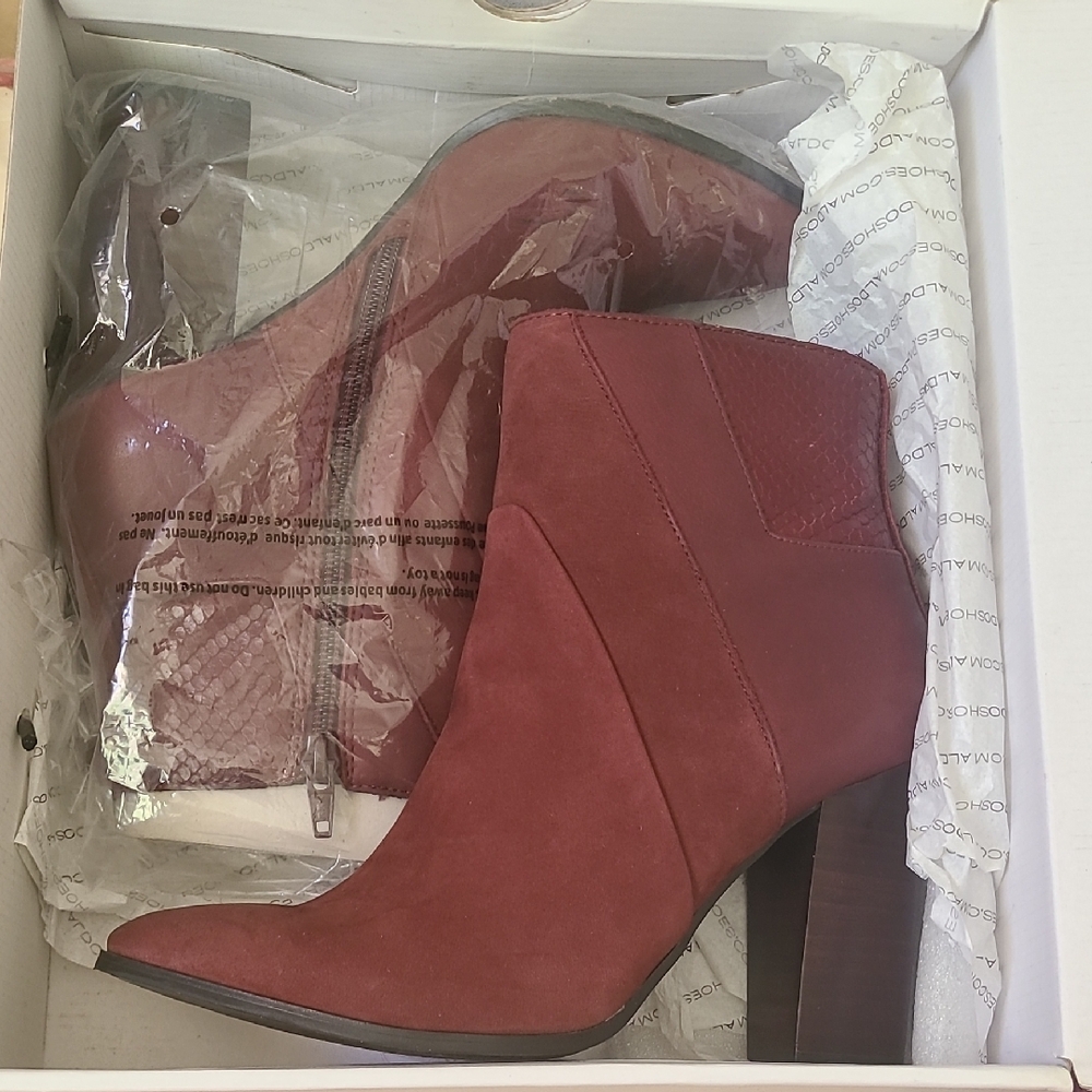 ALDO Zelina Elegant Red Suede Ankle Boots - Sz 7.5